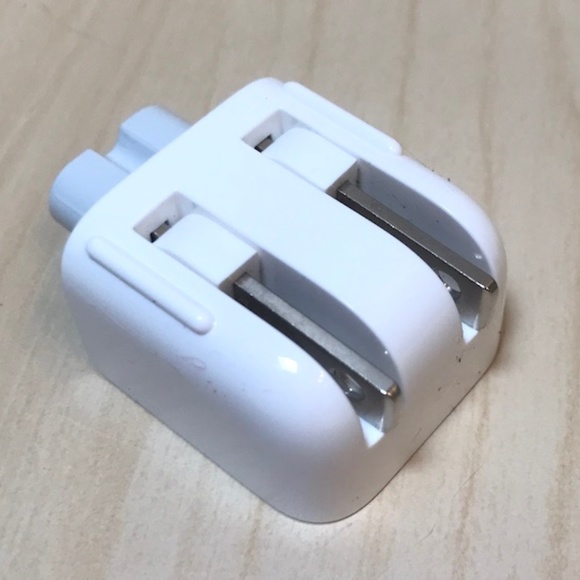 Apple Mac Adaptor Plug by Well Shin. 2.5A 125 Volt. New & NWOT- Two Available. - Picture 3 of 8
